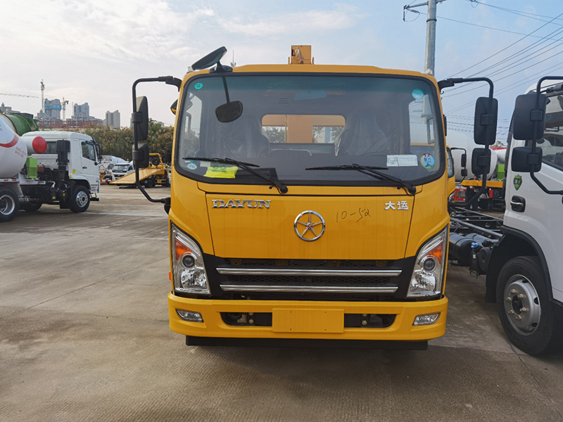 國六4400軸距大運帶吊清障車